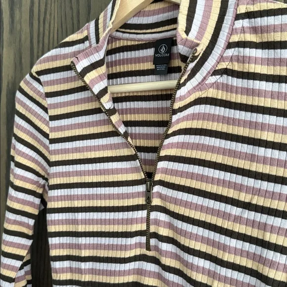 Volcom • Mock Neck 3/4 Zip - Picture 3 of 4